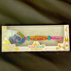 BINB - Special Edition Small World Disney Key